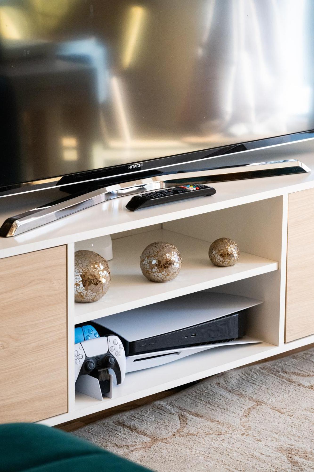 Modern And Spacious Home From Home 1 Mile From M1 - With Netflix, Prime Video, Ps5, Free Parking, Superfast Wifi, Bbq - Sleeps 11 - By Brightleap Apartments Milton Keynes Esterno foto