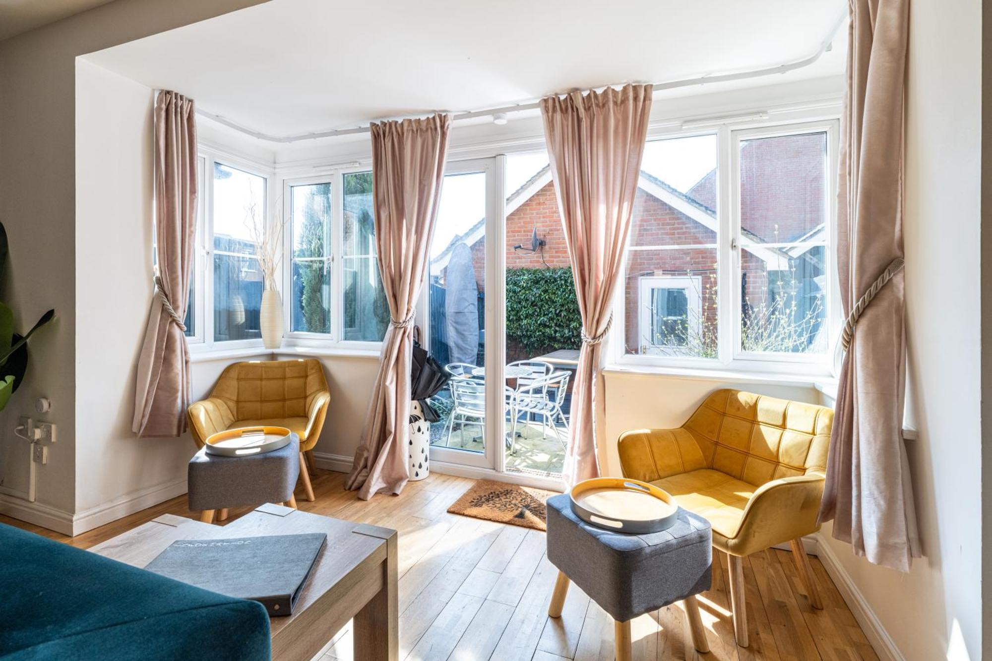 Modern And Spacious Home From Home 1 Mile From M1 - With Netflix, Prime Video, Ps5, Free Parking, Superfast Wifi, Bbq - Sleeps 11 - By Brightleap Apartments Milton Keynes Esterno foto