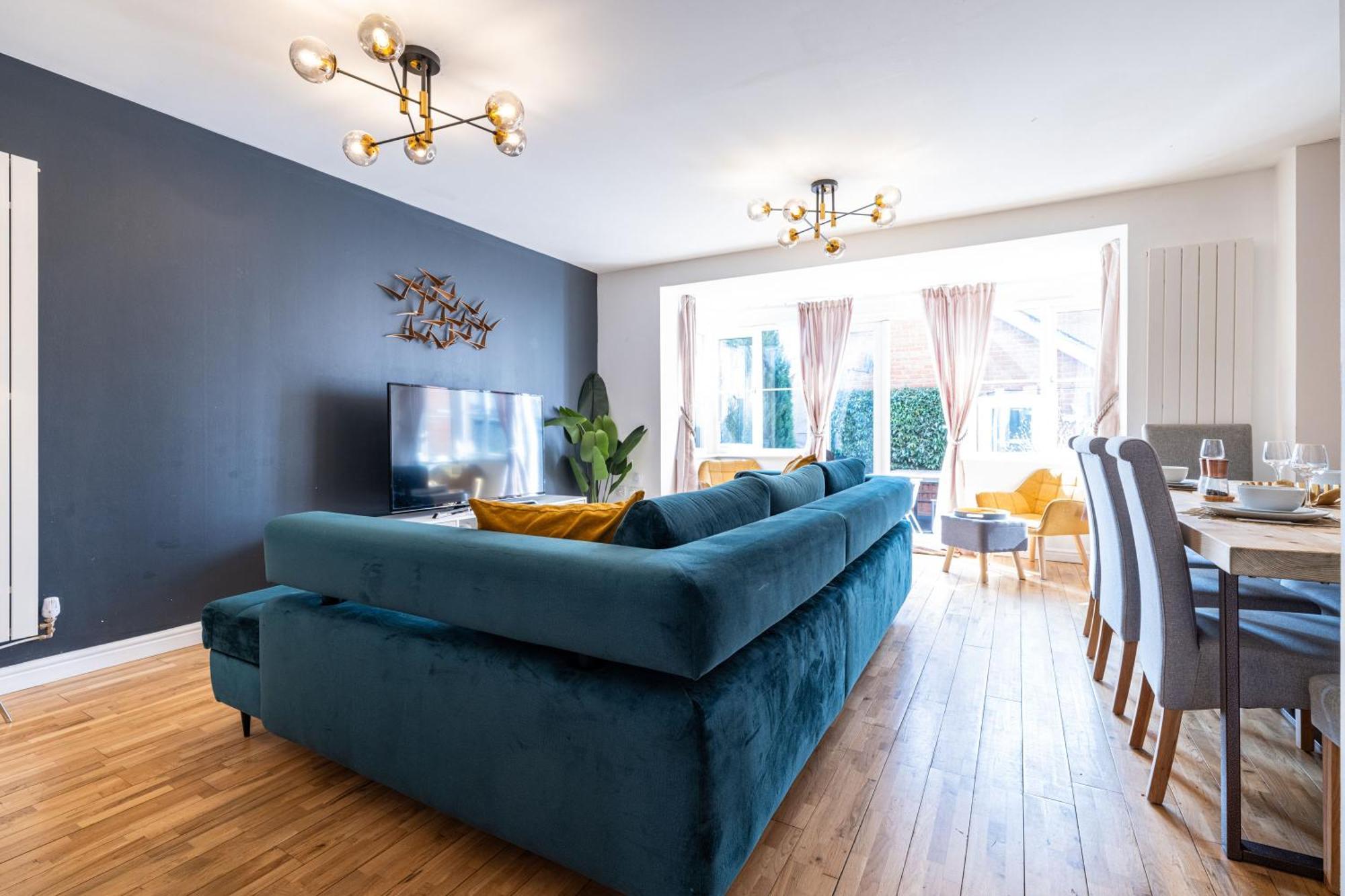 Modern And Spacious Home From Home 1 Mile From M1 - With Netflix, Prime Video, Ps5, Free Parking, Superfast Wifi, Bbq - Sleeps 11 - By Brightleap Apartments Milton Keynes Esterno foto