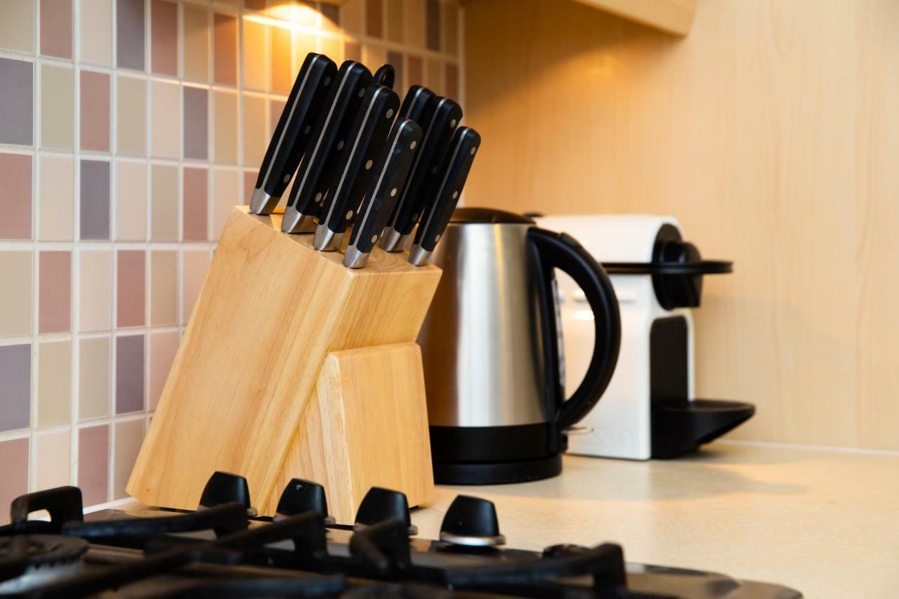 Modern And Spacious Home From Home 1 Mile From M1 - With Netflix, Prime Video, Ps5, Free Parking, Superfast Wifi, Bbq - Sleeps 11 - By Brightleap Apartments Milton Keynes Esterno foto