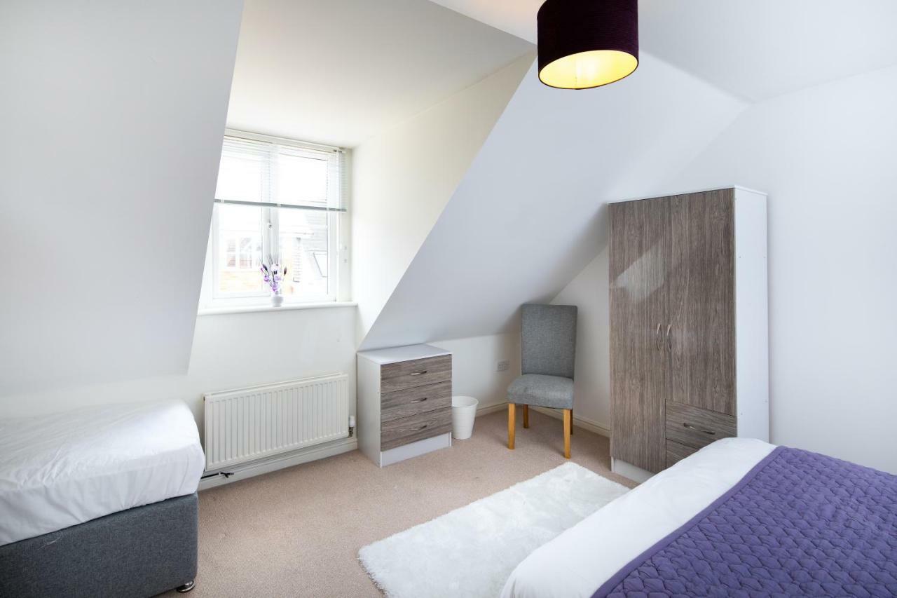 Modern And Spacious Home From Home 1 Mile From M1 - With Netflix, Prime Video, Ps5, Free Parking, Superfast Wifi, Bbq - Sleeps 11 - By Brightleap Apartments Milton Keynes Esterno foto