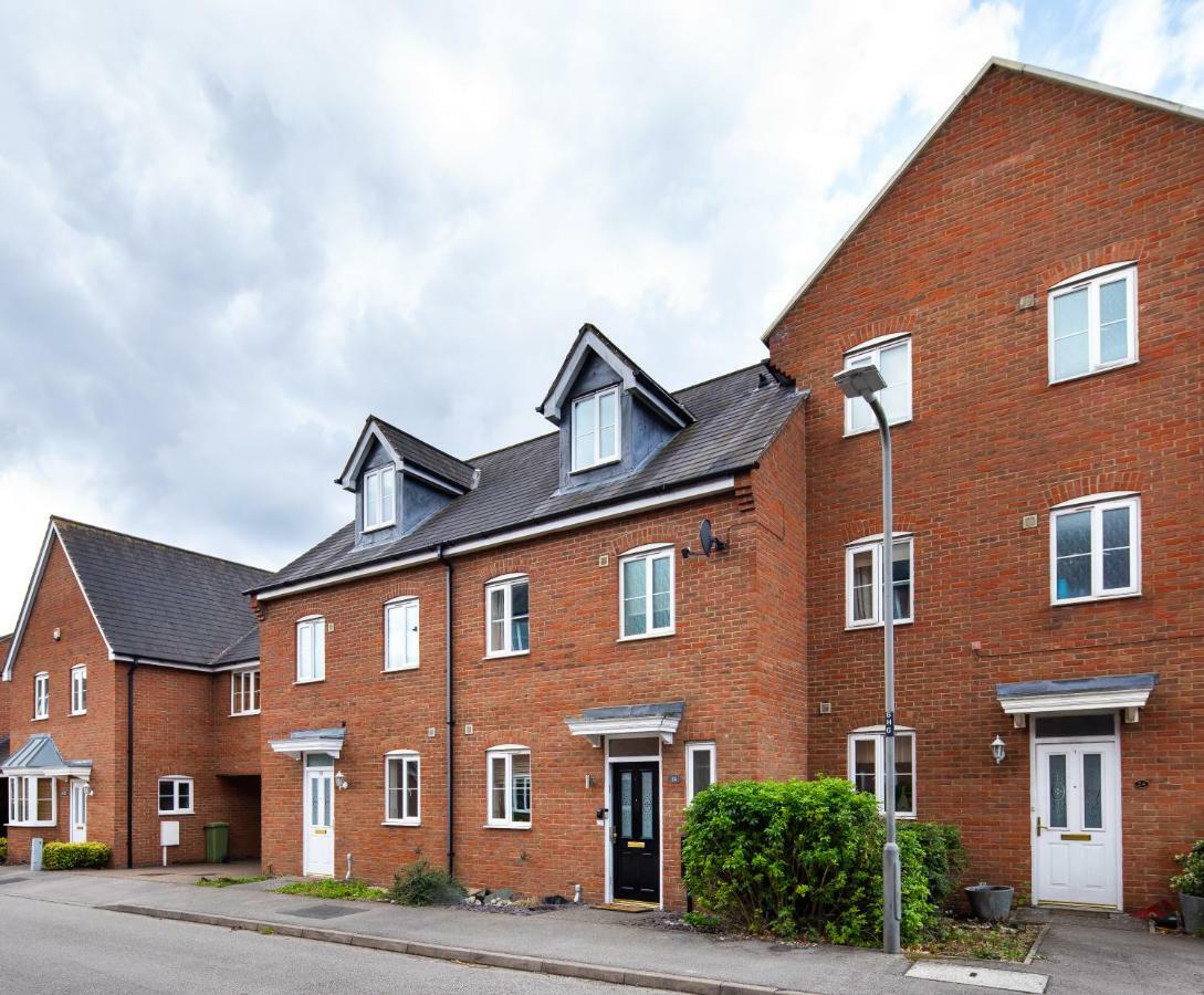 Modern And Spacious Home From Home 1 Mile From M1 - With Netflix, Prime Video, Ps5, Free Parking, Superfast Wifi, Bbq - Sleeps 11 - By Brightleap Apartments Milton Keynes Esterno foto