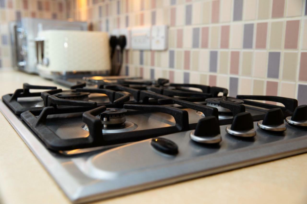 Modern And Spacious Home From Home 1 Mile From M1 - With Netflix, Prime Video, Ps5, Free Parking, Superfast Wifi, Bbq - Sleeps 11 - By Brightleap Apartments Milton Keynes Esterno foto