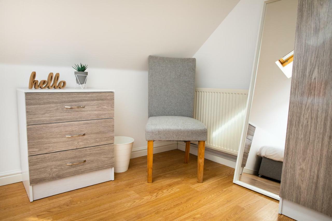 Modern And Spacious Home From Home 1 Mile From M1 - With Netflix, Prime Video, Ps5, Free Parking, Superfast Wifi, Bbq - Sleeps 11 - By Brightleap Apartments Milton Keynes Esterno foto
