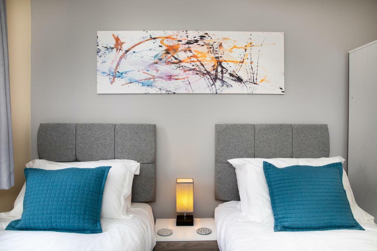 Modern And Spacious Home From Home 1 Mile From M1 - With Netflix, Prime Video, Ps5, Free Parking, Superfast Wifi, Bbq - Sleeps 11 - By Brightleap Apartments Milton Keynes Esterno foto